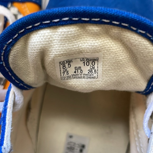 Vans - Picture 7 of 9